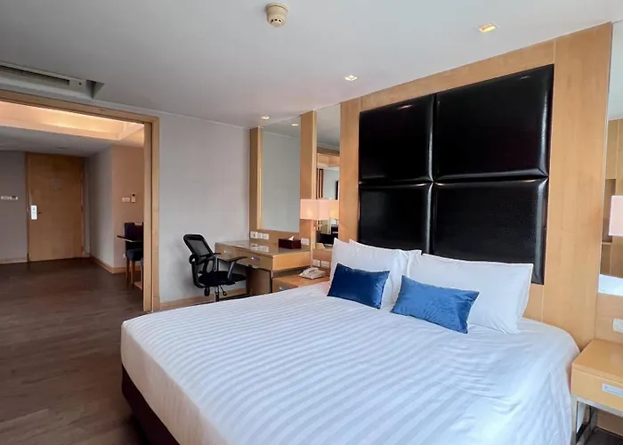 Sora & Sukhumvit Hotel 4*