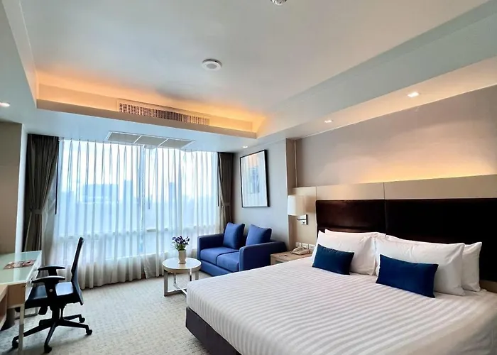 Sora & Sukhumvit Hotel 4*