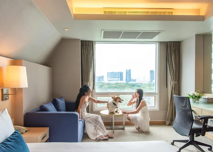 Sora & Sukhumvit 4*