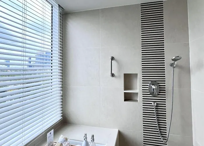 Sora & Sukhumvit 4*